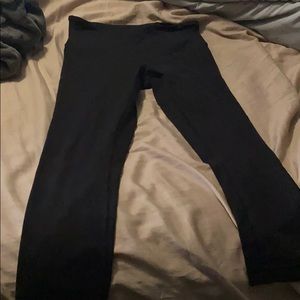 Lululemon Size 6 black crops